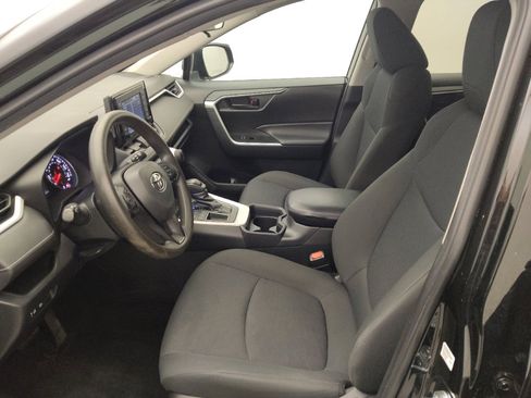 Used 2020 Toyota RAV4 LE image 17