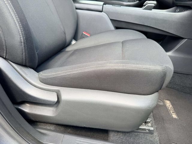 Used 2023 Nissan Rogue S AWD/4WD image 9