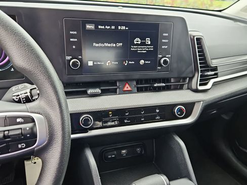 Used 2025 Kia Sportage LX FWD image 27