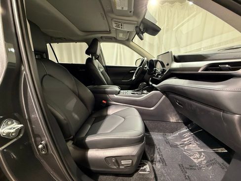 Certified 2025 Toyota Highlander XLE AWD/4WD image 11