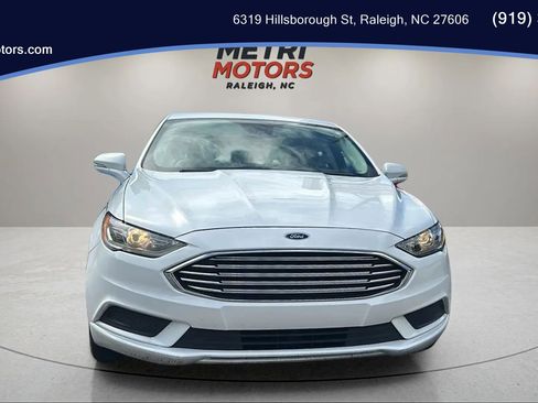 Used 2017 Ford Fusion SE image 1
