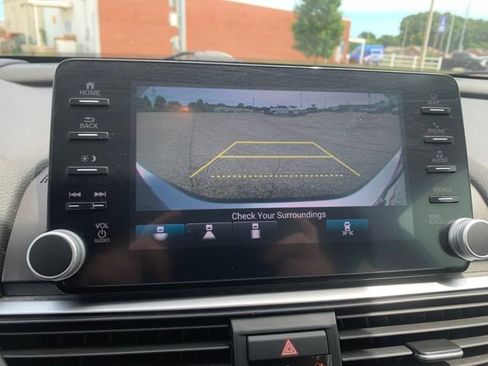 Used 2018 Honda Accord Touring image 21
