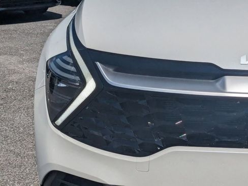 Used 2024 Kia Sportage EX image 9