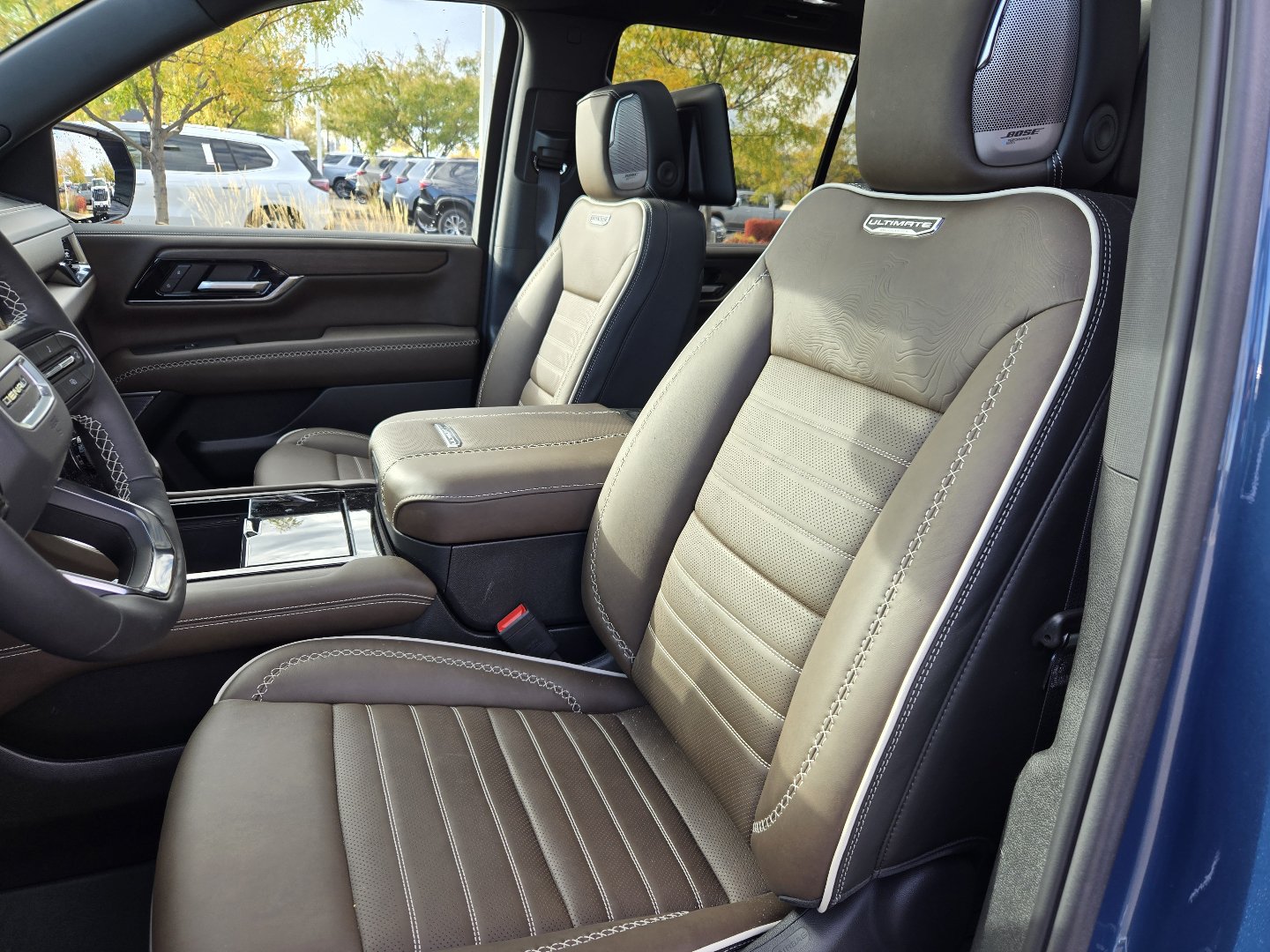 Used 2026 GMC Yukon Denali Ultimate AWD/4WD image 3