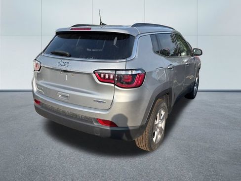 Used 2022 Jeep Compass Latitude w/ Sun and Sound Group AWD/4WD image 4