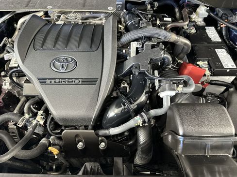 Used 2025 Toyota Highlander LE FWD image 25