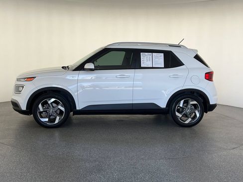 Used 2023 Hyundai Venue SEL FWD image 7