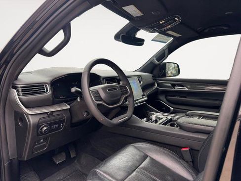 Used 2022 Jeep Wagoneer Series II AWD/4WD image 9