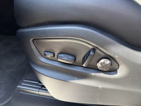 Used 2024 Porsche Cayenne AWD/4WD image 9