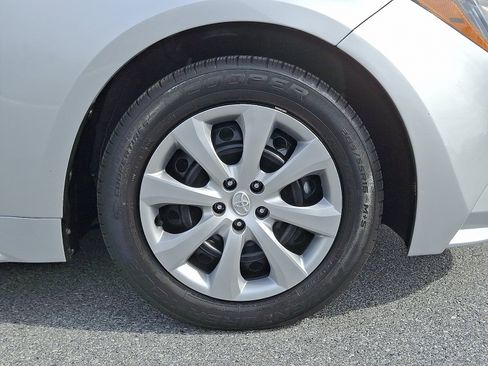 Used 2025 Toyota Corolla LE FWD image 9