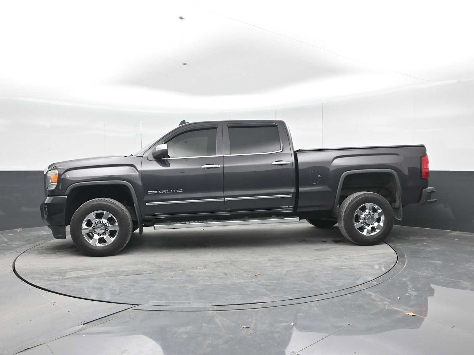 Used 2015 GMC Sierra 2500 Denali w/ Driver Alert Package AWD/4WD image 4
