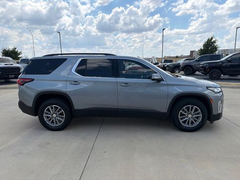Used 2023 Chevrolet Traverse LT FWD image 6