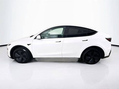 Used 2026 Tesla Model Y 2WD image 17