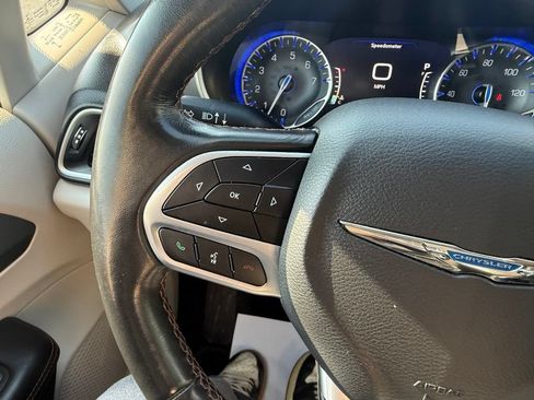 Used 2020 Chrysler Pacifica Touring w/ Advanced Safetytec Group FWD image 15