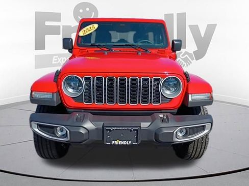 Used 2025 Jeep Wrangler Unlimited Sahara AWD/4WD image 2