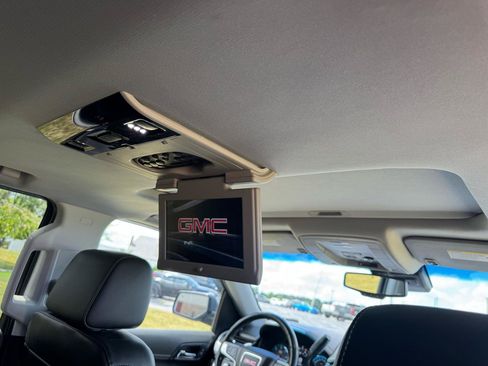 Used 2019 GMC Yukon SLT w/ Graphite Performance Edition AWD/4WD image 23