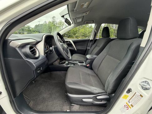 Used 2016 Toyota RAV4 LE FWD image 10