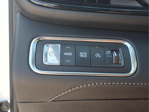 Used 2025 Buick Enclave Preferred FWD image 18