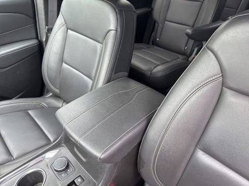 Used 2023 Chevrolet Traverse LT w/ LT Premium Package AWD/4WD image 19