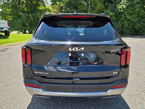 Used 2024 Kia Sorento S AWD/4WD image 7