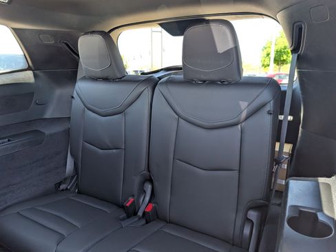 Used 2024 Cadillac XT6 Luxury w/ LPO, Floor Liner Package AWD/4WD image 31