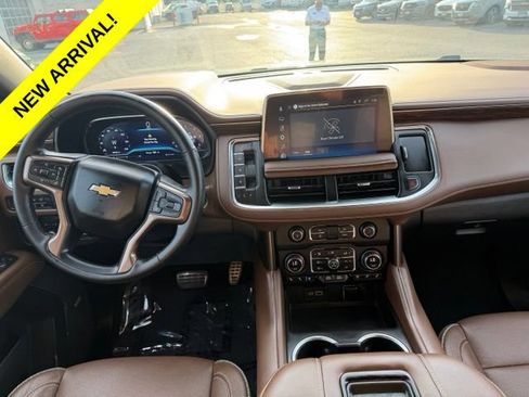 Used 2024 Chevrolet Suburban High Country AWD/4WD image 2