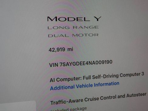 Used 2022 Tesla Model Y Long Range AWD/4WD image 17
