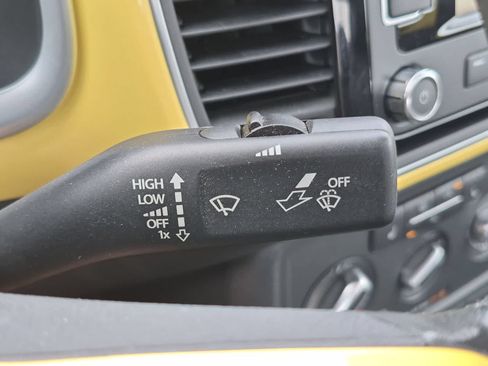 Used 2012 Volkswagen Beetle 2.5 FWD image 25