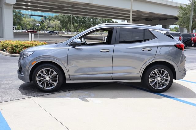 Used 2021 Buick Encore GX Select w/ Sport Touring Package FWD image 4