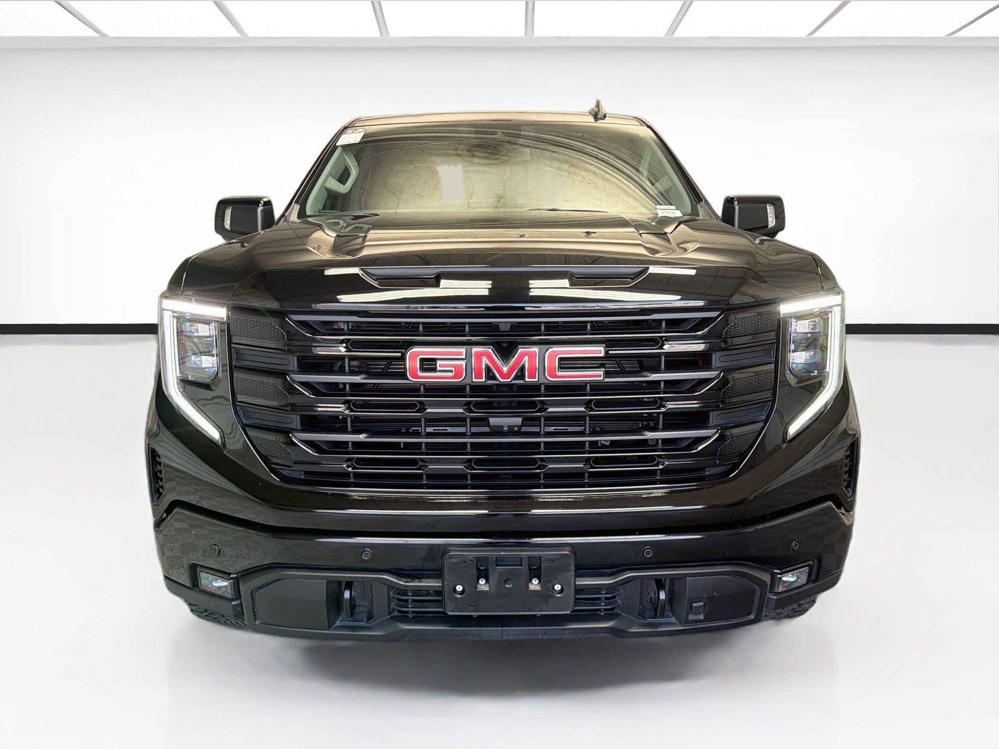 Used 2025 GMC Sierra 1500 Elevation w/ Preferred Package AWD/4WD image 2
