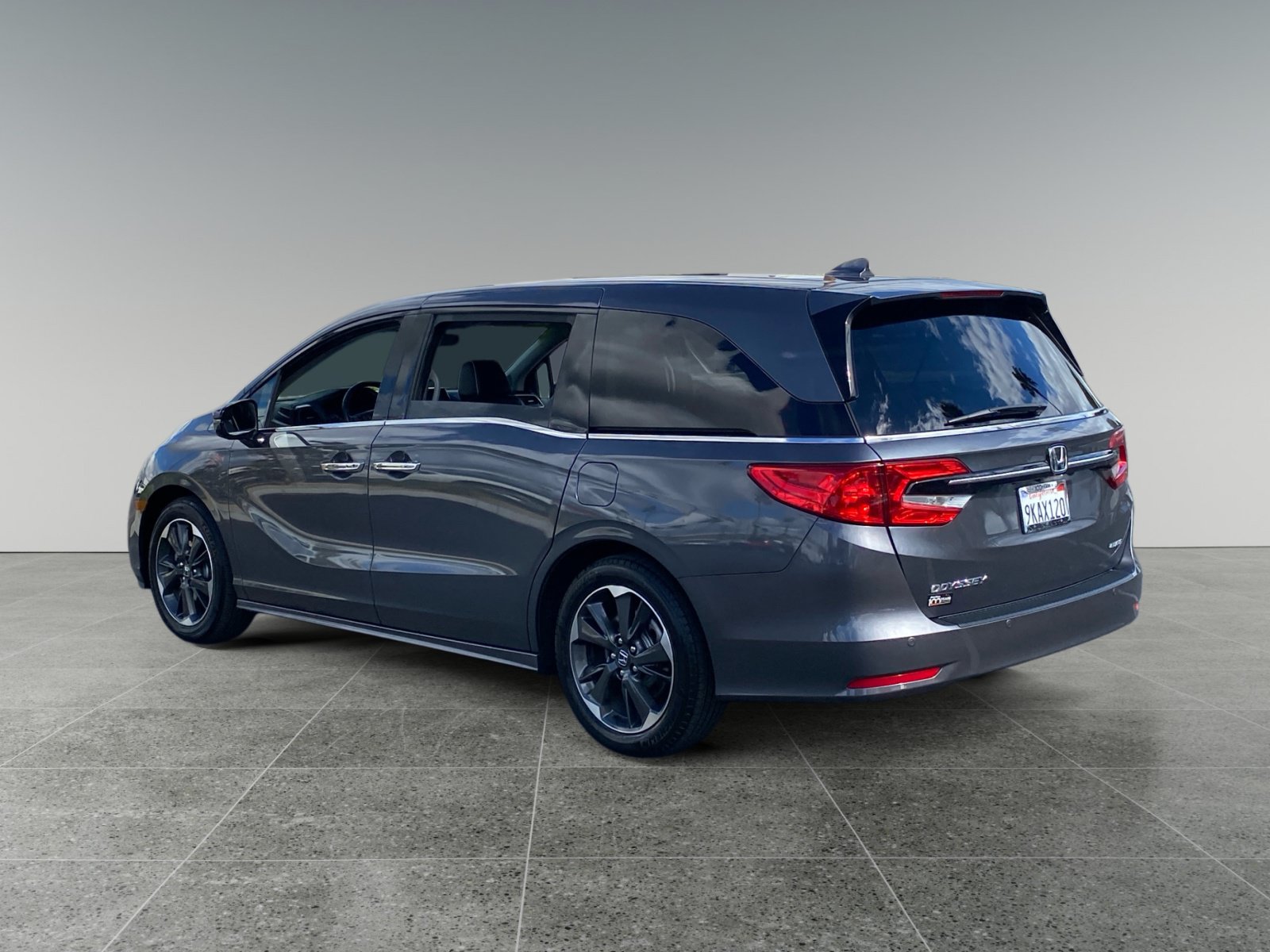 Used 2024 Honda Odyssey Elite image 3