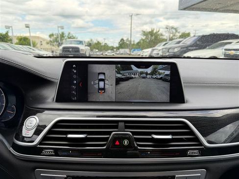 Used 2018 BMW 750Li xDrive AWD/4WD image 36