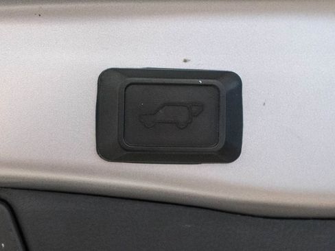 Used 2021 Toyota RAV4 XLE Premium AWD/4WD image 38