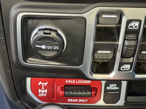 Certified 2024 Jeep Wrangler Unlimited AWD/4WD image 29