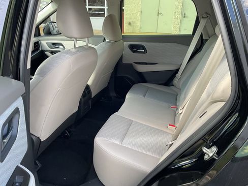 Used 2023 Nissan Rogue SV AWD/4WD image 8