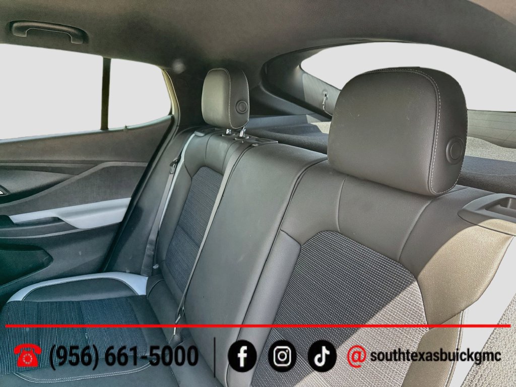 Used 2025 Buick Envista Sport Touring w/ Convenience II Package FWD image 23