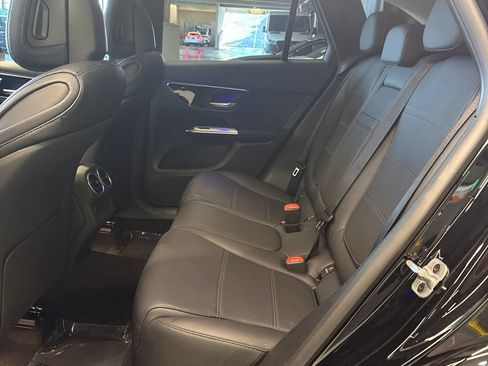 Used 2025 Mercedes-Benz GLC 350e 4MATIC image 11