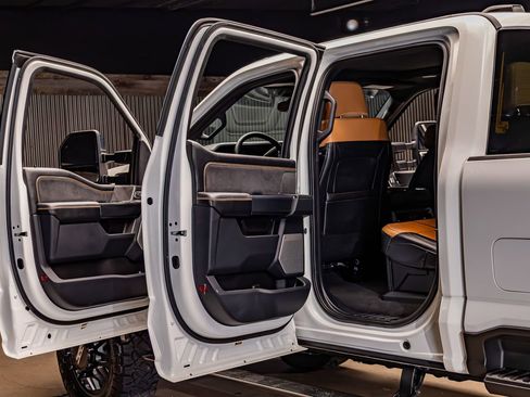 Used 2024 Ford F350 Platinum image 28