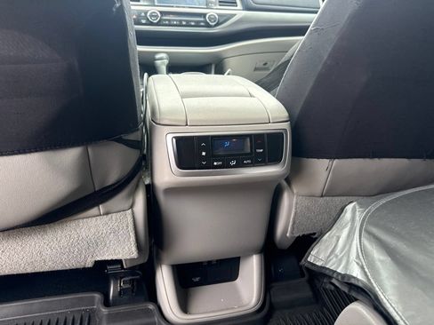 Used 2017 Toyota Highlander XLE FWD image 26