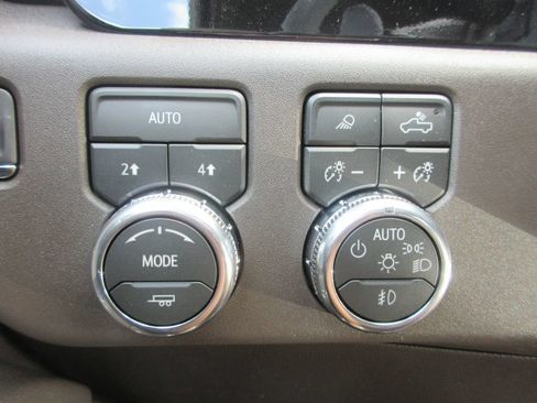 New 2026 GMC Sierra 1500 SLT w/ SLT Premium Package AWD/4WD image 17