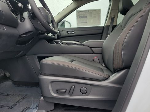 New 2026 Nissan Pathfinder SL w/ SL Premium Package image 16
