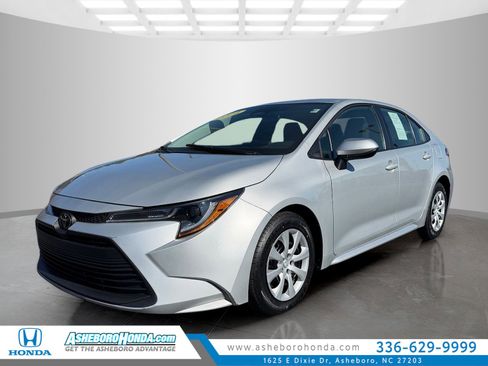 Used 2024 Toyota Corolla LE image 1