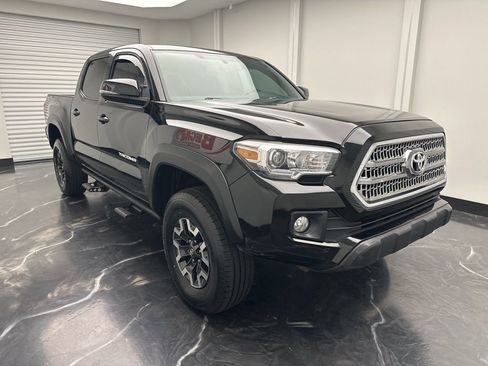 Used 2016 Toyota Tacoma TRD Off-Road AWD/4WD image 2
