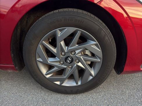 Used 2024 Hyundai Elantra SEL image 16