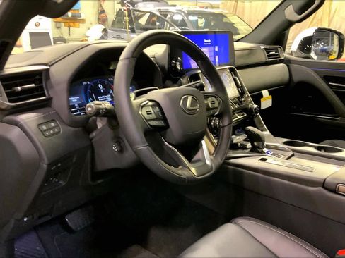 New 2026 Lexus LX 700h Luxury image 8