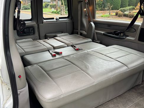 Used 2008 Chevrolet Express 1500 AWD w/ Preferred Equipment Group image 36