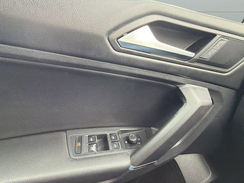 Used 2020 Volkswagen Tiguan SE image 24