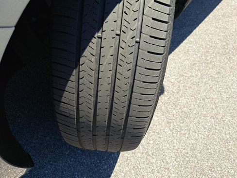 Used 2023 Buick Enclave Essence AWD/4WD image 31