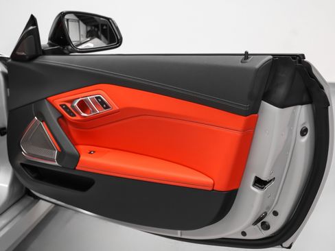 Used 2022 BMW Z4 M40i w/ Premium Package image 35