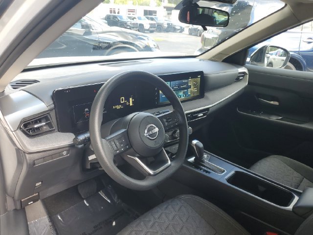 Used 2025 Nissan Kicks SV w/ SV Premium Package FWD image 12